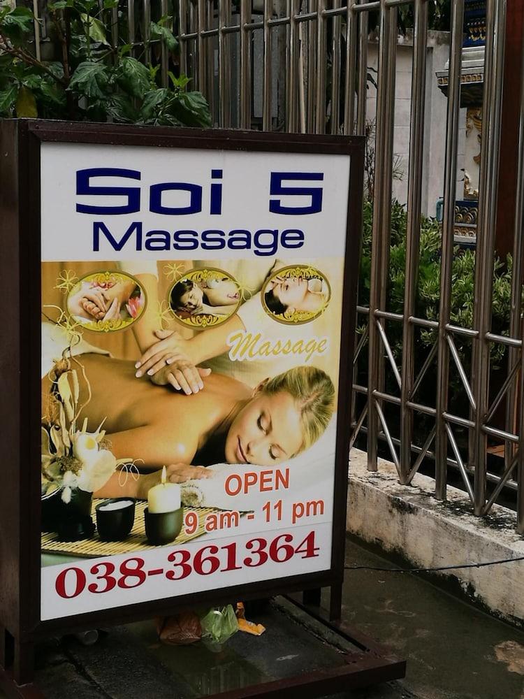 Soi 5 Apartment Pattaya Bagian luar foto