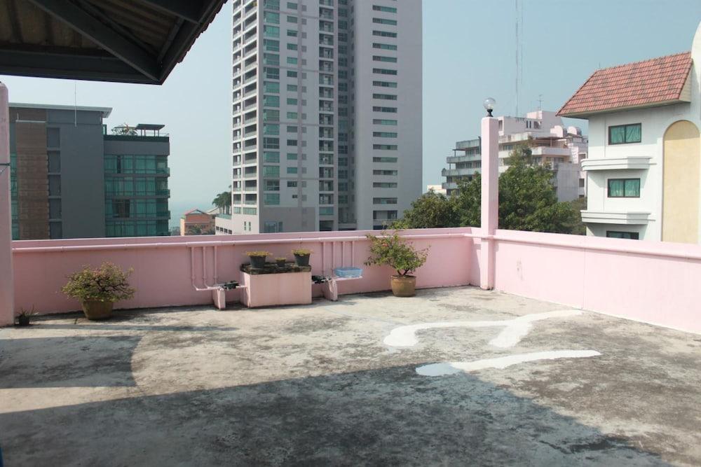 Soi 5 Apartment Pattaya Bagian luar foto